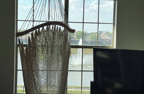 Manvel House | Near NRG FIFA HOUSTON STADIUM, Medical Center, holds 10 people , Lakes, BBQ