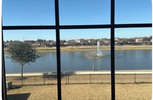Manvel House | Near NRG FIFA HOUSTON STADIUM, Medical Center, holds 10 people , Lakes, BBQ