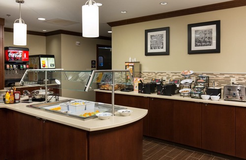 Polaris Apartment | Near Ohio State University! Free Breakfast Buffet & Pool Access!