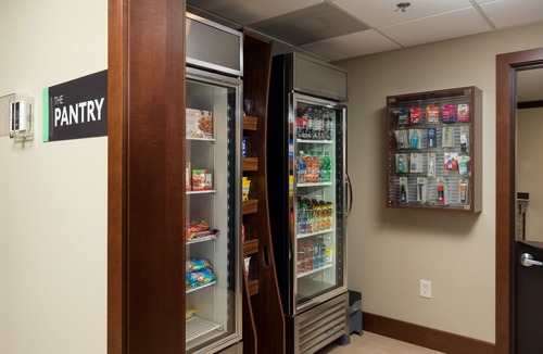 Polaris Apartment | Near Ohio State University! Free Breakfast Buffet & Pool Access!