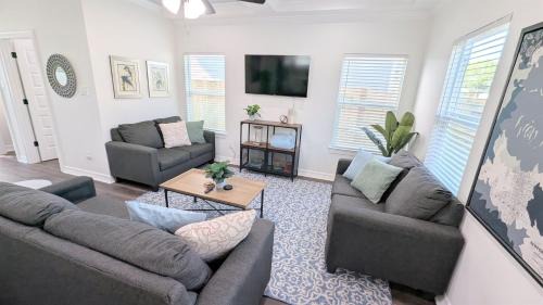 Beasley House | Near Rosenburg & Needville Sleeps 9 Pet Friendly