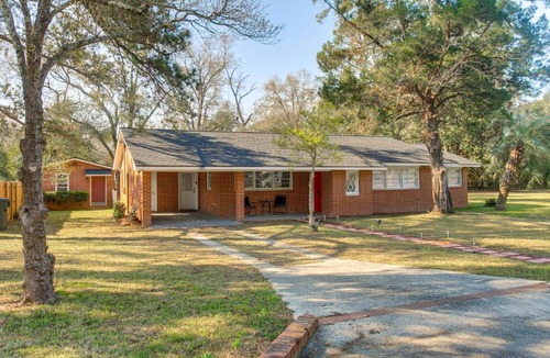Waycross House | Near Shops & Eats: Home w/Large Yard in Waycross!
