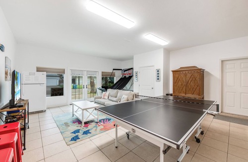 Safe Harbor House | Near the Beach! 3000 Sq Ft. Large 5 bedrooms 4 bath- Sleeps 16 max -Game Room
