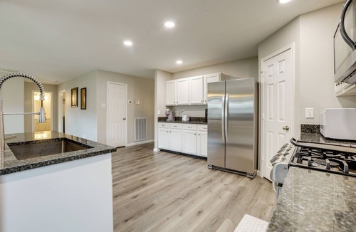 Klein House | Near The Woodlands! Group Retreat w/Yard & Patio