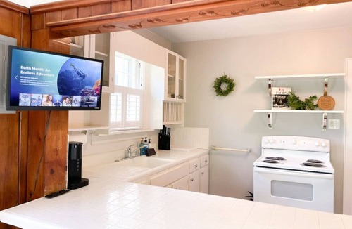 Plaza Midwood House | Near Uptown Parks Cozy Retreat Free Parking