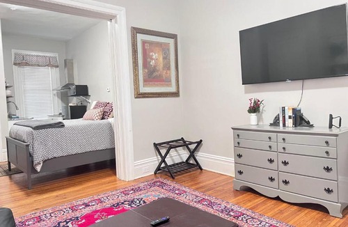 Fan District Apartment | Nest & Rest Free Parking Museum City Access
