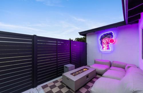 Bay Ho House | NEW 2BR, 1BA, Outdoor Fireplace, Patio Lounge, Western Vibes, Smart TVs, Ambient Lighting