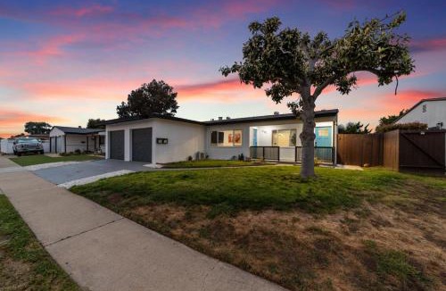 Bay Ho House | NEW 2BR, 1BA, Outdoor Fireplace, Patio Lounge, Western Vibes, Smart TVs, Ambient Lighting