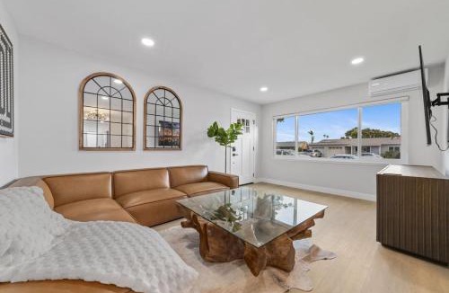 Bay Ho House | NEW 2BR, 1BA, Outdoor Fireplace, Patio Lounge, Western Vibes, Smart TVs, Ambient Lighting
