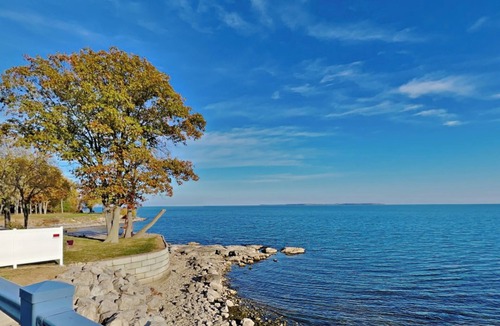 Put-in-Bay Condo | New 4 Bedroom 2 Bath Waterfront Condo - Sleeps up to 10 Max - CON 111