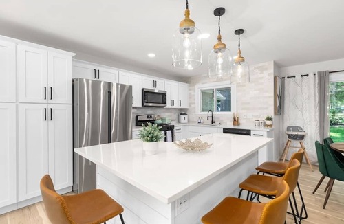 Lapeer House | NEW 4 Bedroom 4 Bath Waterfront Home Sleeps 14!