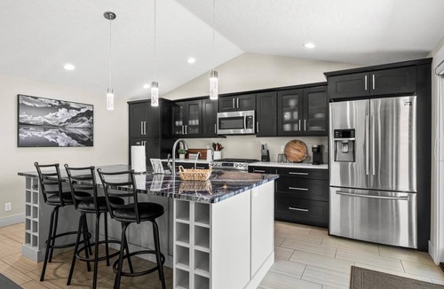 Eagle House | NEW! 5 min to Downtown Eagle! Dreamy Kitchen | Private Pasture | Spacious with 2 Living Rooms