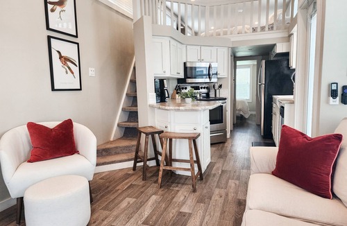 Staples Cabin | New! Beautiful, Modern Cabin by San Marcos River!