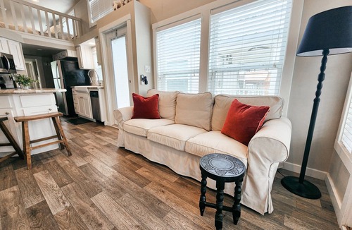 Staples Cabin | New! Beautiful, Modern Cabin by San Marcos River!
