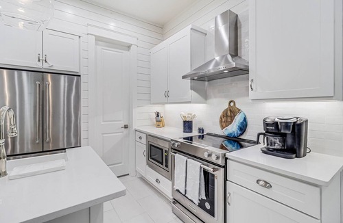 Cinnamon Shore Condo | New Blue-&-White Condo@Cinnamon Shore North w/Resort-Like Amenity Access!