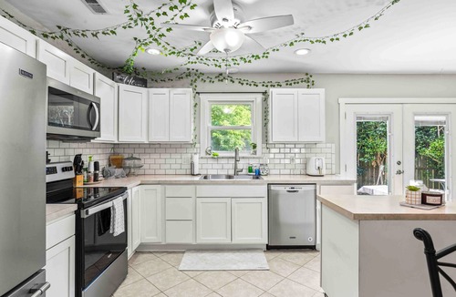 Castle Hayne House | NEW! Boho Bliss - 3BR 2B whole house - north of Wilmington
