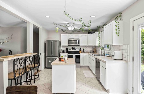 Castle Hayne House | NEW! Boho Bliss - 3BR 2B whole house - north of Wilmington