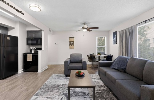 Columbia Apartment | New! Bright & Furnished Home Base Near USC