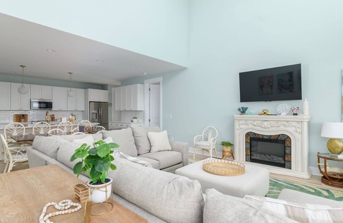 Beachwalk House | New Build, walking distance to pool and beach! Perfect location on Harbor Island!