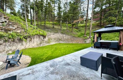 Somers Apartment | New Cabin w Private Hot Tub and Fire Pit