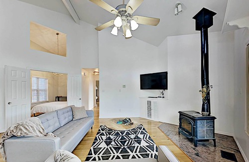 Canyon Lake House | NEW! 'Canyon Cottage' w/ Fire Pit and Game Room!