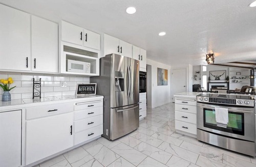 Twin Falls House | New! Canyon Rim home with waterfall trail!