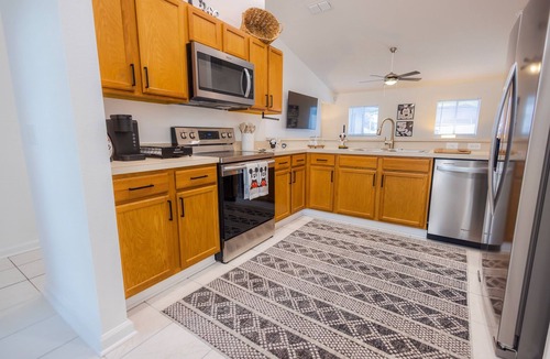 Lake Davenport Estates House | NEW! Castle on Hillcrest- 9 miles to Disney!