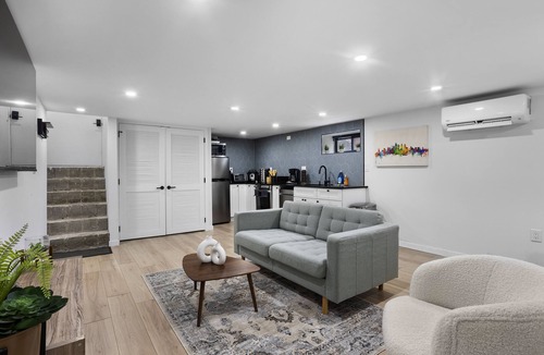 Newbold Apartment | New Chic Modern-Boho Apartment in Center City !