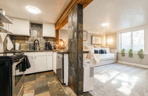Veterans Park House | *NEW* Clean & Cozy Local Living-Walk to River/Lake