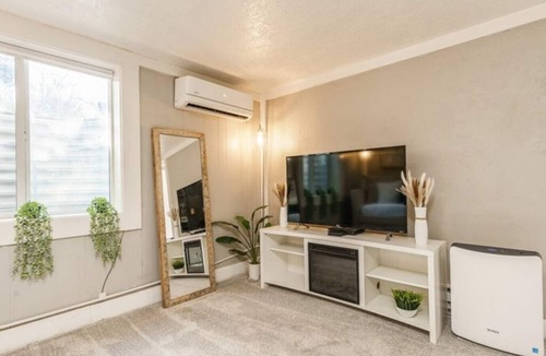 Veterans Park House | *NEW* Clean & Cozy Local Living-Walk to River/Lake