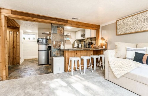 Veterans Park House | *NEW* Clean & Cozy Local Living-Walk to River/Lake