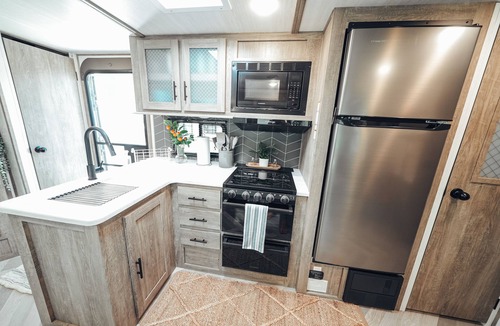 Lakeview House | NEW! Clementine's at the Lake-Camping Oasis
