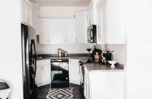 Logan House | NEW CONDO Cache Valley 3BR 2BA - Sleeps 7