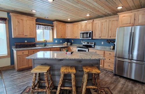 Island Park Cabin | New construction, hot tub, 12 miles to Yellowstone, WiFi, AC, firepit,