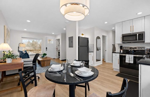 Eastpointe Apartment | New!Cozy 1BR Upper in Eastpointe