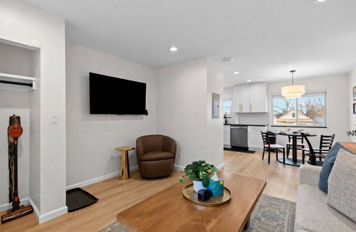 Eastpointe Apartment | New!Cozy 1BR Upper in Eastpointe