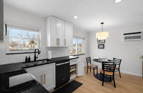 Eastpointe Apartment | New!Cozy 1BR Upper in Eastpointe
