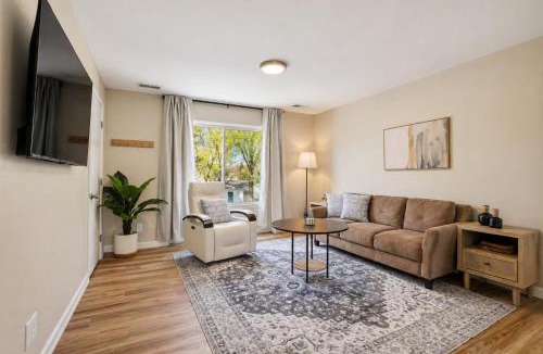 Roseville Apartment | New! Cozy 1BR Upper Unit in the Heart of Roseville