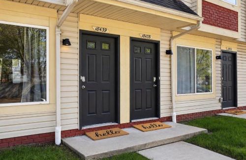 Roseville Apartment | New! Cozy 1BR Upper Unit in the Heart of Roseville