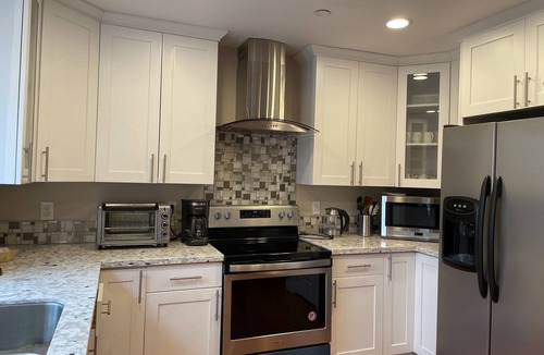 Highline House | New cozy 5BR vacation home with AC near Airport & downtown Seattle