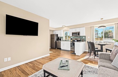 Roseville Apartment | New Cozy Lower Flat in Roseville