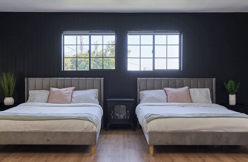 Torrance Apartment | NEW! Dog Friendly Spacious Modern Guesthouse Renovated in Late 2022