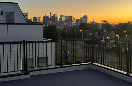 McFerrin Park Villa | New Elevations Rooftop 5 Min to Downtown Nash