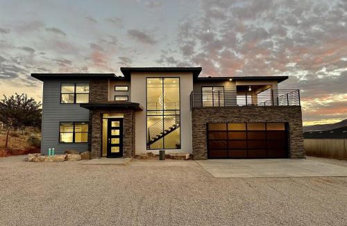 Moab South Valley House | New Exclusive Retreats 4 Bed 5 Bath with Private Pool