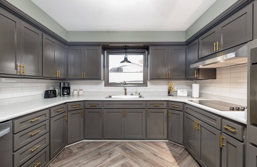 Great Falls House | NEW Family friendly Chic Home in Skyline Area
