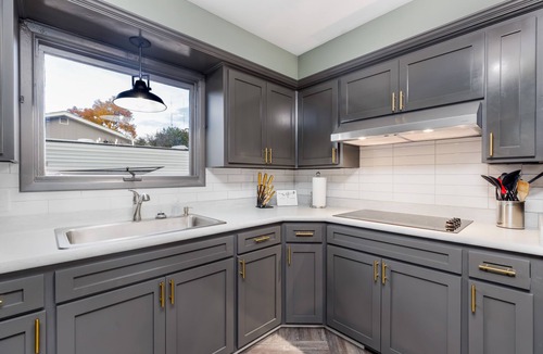 Great Falls House | NEW Family friendly Chic Home in Skyline Area