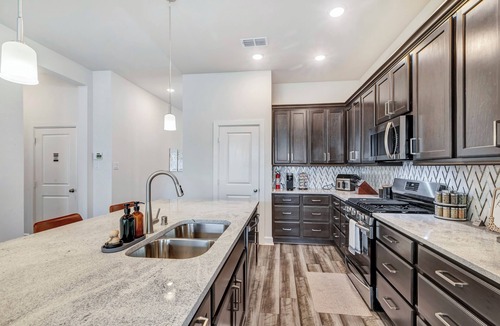 Clodine House | New Family Friendly w/King bed, Projector, Game room - Long-term stays!