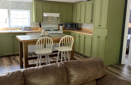 Nelsonville House | New for FALL 2022! The Foundry 15 minutes from Hocking Hills or Ohio University.