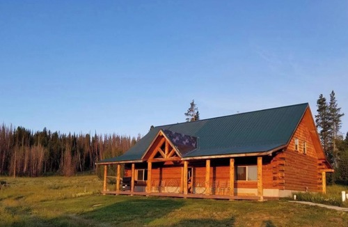 Daniel Cabin | New for VRBO! End of the road privacy that borders National Forest.