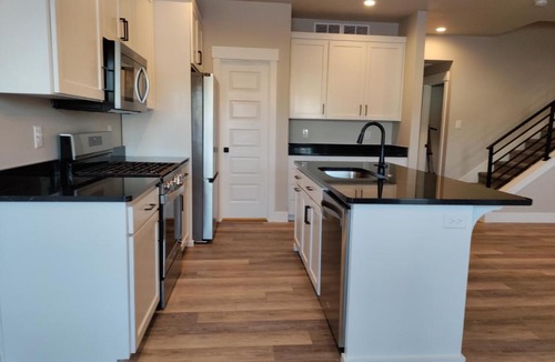 Ammon Apartment | New furnished townhome - Near shopping - Self Check-in